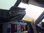 Máy bay Trung Quốc bị vỡ cửa kính buồng lái trên không trung